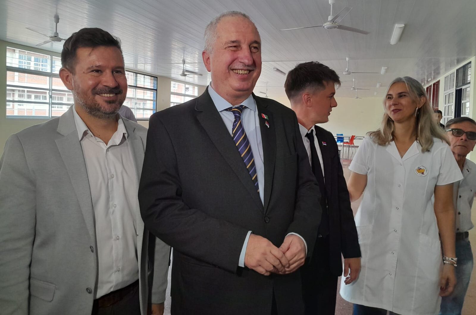 hugo passalacqua, junto a funcionarios