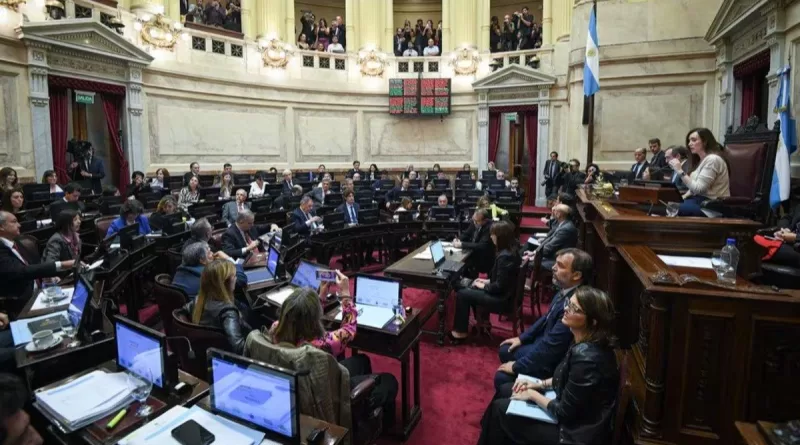 senadores aumento de sueldo