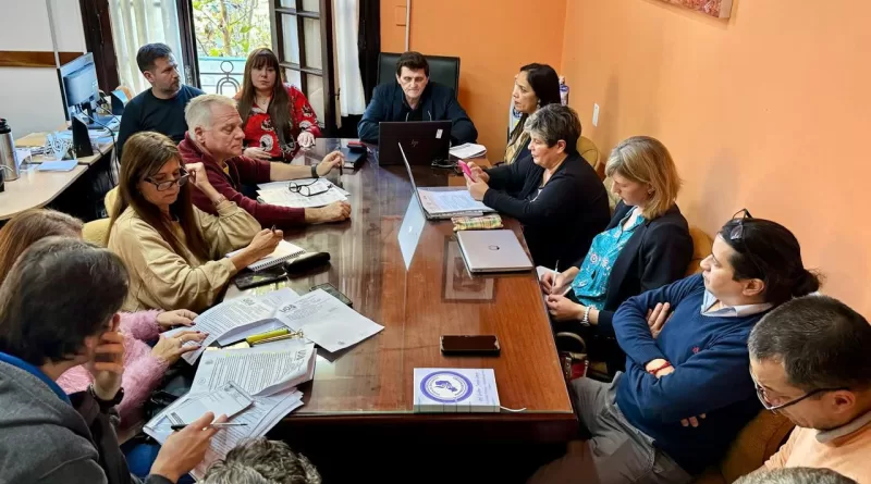 mesa de diálogo gobierno y docentes