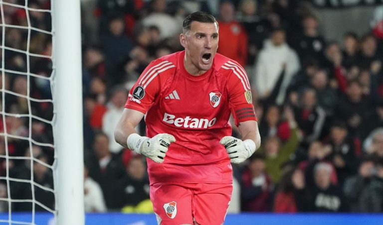 Armani tuvo una noche heroica.(Foto Juano Tesone).