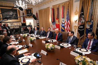 el almuerzo de trump y milei junto con sus 7rbxtpco4nezlj3az6d2elk3hm