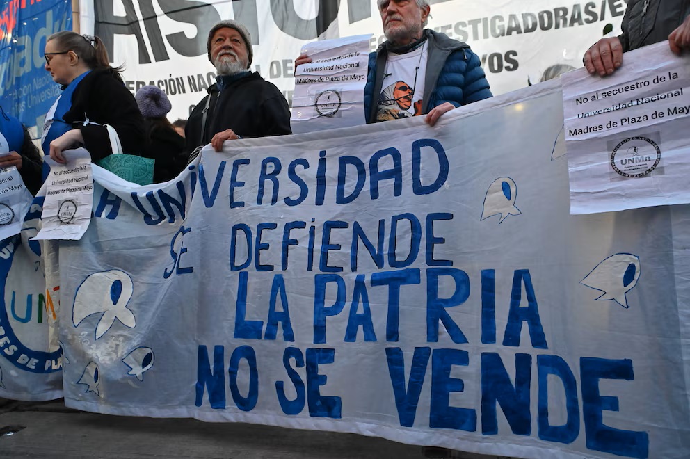 refinanciamiento universidad milei